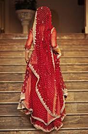 20 Differences Between Indian Weddings On Instagram Vs In Real Life Differences Indian In 2020 Indian Wedding Outfits Indian Wedding Dress Indian Bridal