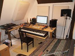 Wenn die tischplatte und die beine aus verschiedenen materialien bestehen, könnten sie mit den materialien im innenraum korrespondieren. Tonstudio Bauen Interview Mit Fynn Kliemann T Blog