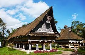 Mulai dari tari adat, rumah adat, senjata adat bahkan makanan adat pun ada disana. Gambar Rumah Adat Batak Sumatera Utara Yang Bagus Rumah Indonesia Arsitektur
