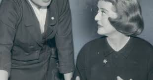 Barbara Hale And Bette Davis In The Case Of Constant Doyle On Perry Mason January 31 1963 Perry Mason Bette Davis Eyes Perry Mason Tv Series