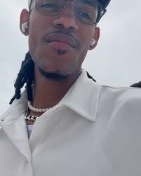 Lo tengo más claro que el agua, #ICantMove no! 📸🤷🏾‍♂️😮‍💨🔥, •,  PREGUNTA!!🚨…En donde les gustaría cantar las canciones del álbum en vivo?  Los leo 👀🏃🏾‍♂️🏃🏾‍♂️🔥🔥, •, @soy.puchu 📸🔥, •, #EmanuelLara #Miami ...