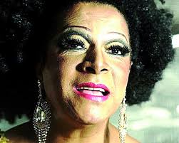 Em cima do salto: a Drag Queen Silvetty Montilla traz a BH o stand up “É o  Que Tem Pra Hoje"