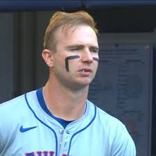 Nearly half of the Mets players have this eye black style