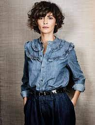 On Aime Quand Le Total Look Jean Prend Des Libertes Photo Jerome Bonnet Coupe De Cheveux Cheveux Courts Frises Coupe De Cheveux Courte