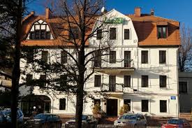 The winter comes, the bare and leafless day; Hotel Lorien Pensjonat Polen Bei Hrs Gunstig Buchen