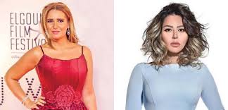 تصدّر الفنّانان المصريان بسنت شوقي ومحمد فراج، قائمة المواضيع الرائجة محرك البحث غوغل، ومواقع التواصل الاجتماعي في مصر، بصور حفل عقد قرانهما بعد قرابة العامين على إعلان خطوبتهما، وقصة حب بدأت منذ سنوات. Ù„Ù‚Ø§Ø¡ Ø§Ù„Ø®Ù…ÙŠØ³ÙŠ ÙˆÙ‡Ù†Ø§ Ø´ÙŠØ­Ø© Ø¨Ù†ÙØ³ Ø§Ù„ÙØ³ØªØ§Ù† Ø®Ù„Ø§Ù„ Ø¹Ù‚Ø¯ Ù‚Ø±Ø§Ù† Ù…Ø­Ù…Ø¯ ÙØ±Ø§Ø¬ ÙˆØ¨Ø³Ù†Øª Ø´ÙˆÙ‚ÙŠ Ù…Ø¬Ù„Ø© Ø§Ù„Ø¬Ù…ÙŠÙ„Ø©