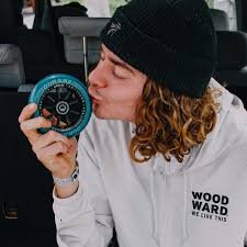 This month Issac Miller is hooking it up with a set of his new parts. The  Selects i.Shack release