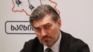 תכירו את נשיא הנבחר של גיאורגיה (גרוזיה) מיכאיל קוולאשווילי. לפני שנהיה  פוליטיקאי הוא היה כדורגלן מקצועי שבין היתר שיחק במנצ׳סטר סיטי (1995-1997)  וגם בכמה קבוצות בשווייץ כולל גרסהופרס ובזל. סה״כ בקריירה בת