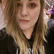 Aileen Benson's Instagram, Twitter & Facebook