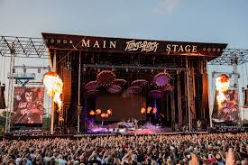 Staben hadde i år, som alltid, klart å samle noen av de største ikonene innen rock og metall. Kiss Tons Of Rock 2019 Disharmoni