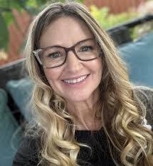 Bernadette Warner's Instagram, Twitter & Facebook