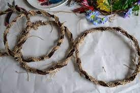 A fairly simple fairy crown you can do yourself! Diy Woodland Fairy Crowns Flour On My Face Woodland Fairy Crown Fairy Crowns Diy Diy Woodland