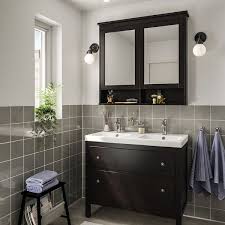 Nous vous proposons un vaste assortiment de peu importe donc que vous rénoviez la salle de bains ou que vous démolissiez l'armoire sous ces meubles lavabo intègrent des idées de rangement astucieuses tels que des crochets pour serviettes. Epingle Par Camille Ayroles Sur Inspiration Sdb Parentale New Home Mobilier Salle De Bain Meuble Salle De Bain Hemnes
