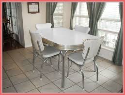 44 Reference Of Vintage Round Kitchen Table And Chairs In 2020 Retro Kitchen Tables Retro Dining Rooms Retro Dining Table