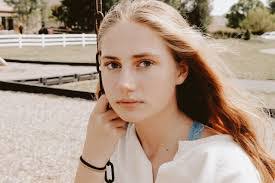 Shari Rush's Instagram, Twitter & Facebook