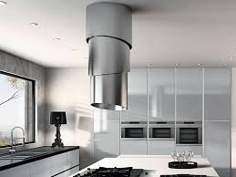 La cappa aspirante è fondamentale per assicurare il comfort in cucina, perché riduce gli odori e le incrostazioni su muri e soffitti. Cappa Da Cucina A Isola Funzionalita E Design Unprogetto Progettazione E Arredamento Di Interni