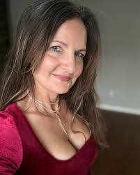 Larry Crosson's Instagram, Twitter & Facebook