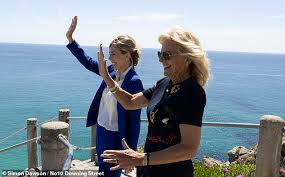 Boris johnson haberleri en güncel gelişmeler ve son dakika haberler. Us First Lady Jill Biden Gives Boris Johnson S Son Wilfred A Book Called Joey 247 News Around The World