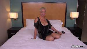 Free Short Hair MILF Porn Video HD