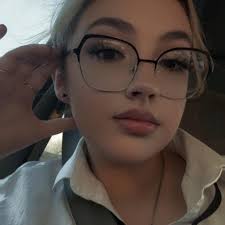 Who is a good nail technician in Conroe?