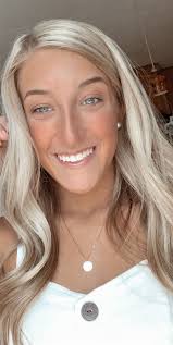 emma (@emmaamaschari)