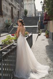 Brautkleider 2021 von dominiss jetzt bei white and night finden. Dominiss Brautgefluster Moers