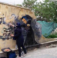 Görsel sanatlar bölümünde yüksek lisans yapabilmek için. Shamsia Hassani Women Street Artists