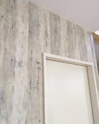 白に合う木目調の壁紙 壁紙 木目調 サンゲツ fe 4152 現場 店舗 内装 珈琲 コーヒーショップ アクセントクロス 福岡市 中央区 インテリア 白 壁紙木目シリーズ 今日の壁紙 サンゲツ 壁紙 家 壁紙 木目調の壁紙