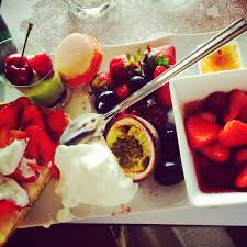 Brunch A L Effet Mer Desserts Fruits Tarte A La Fraise Macaron Verrines Pistache Cerise Creme Brulee Fraises A La Rh Tarte A La Fraise Macaron Culinaire