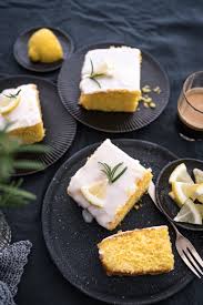 Dazu passt sehr gut schlagobers. Saftiger Zitronen Polenta Kuchen Mit Rosmarin Ganz Einfach In Der Auflaufform Gebacken Mein Lieblingsrezept Trickytine