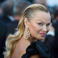 Submitted 1 day ago by angelana20. Pamela Anderson Uberrascht Mit Maskengesicht In Cannes Stern De