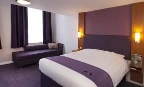 The road has heavy traffic at all hours and is surrounded by large office buildings and other hotels. Premier Inn London Stratford 74 1 4 1 London Hotel Deals Reviews Kayak