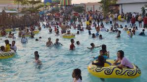 Like dan follow page kami. Polisi Bubarkan Kerumunan Pengunjung Waterboom Lippo Cikarang