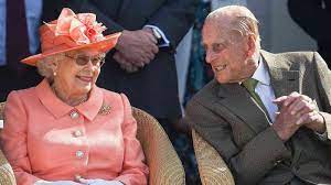 Ο φίλιππος και η μητέρα του μετέβησαν στο λονδίνο για την κηδεία τελικά, το καλοκαίρι του 1946, ο φίλιππος ζήτησε και πήρε την άδεια από το βασιλιά γεώργιο προκειμένου να παντρευτεί την κόρη του. Pt97dtskrnxe M