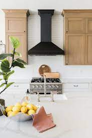 Shaker cabinets painted white or gray are also popular in modern kitchens as they give off a light and airy feel that many contemporary homeowners seek. Pin On Kitchens