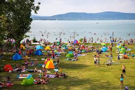 11 likes · 27 were here. Fejlodnek A Strandok Kiosztottak A Kek Hullam Zaszlokat A Balaton Korul Vitorlazzitthon