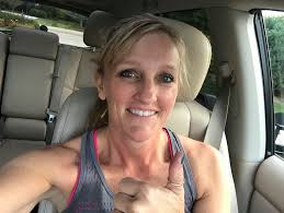 Throwback Thursday 📷 Comment with a photo of you and a friend 🧡