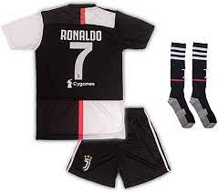 Cristiano ronaldo dos santos aveiro goih comm (portuguese pronunciation: Juventus Ronaldo Trikot Set 7 Heim 2018 19 Kinder Fussball Trikot Mit Shorts Und Socken Kinder 5 6 Jahre Amazon De Bekleidung Ronaldo Trikot Kinder Trikot