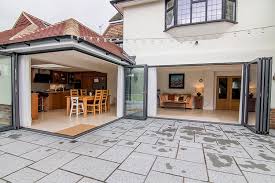 Face mounted flush bolt for folding doors. Corner Bifold Doors Or Sliding Doors For Open Corners Faq S Thames Valley Windows