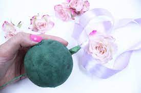 The other day i just happened upon most of the other flower balls i've seen are made with just one type of flower, but i really wanted to. How To Make Flower Balls With Fresh Flowers The Smell Of Roses The Smell Of Roses