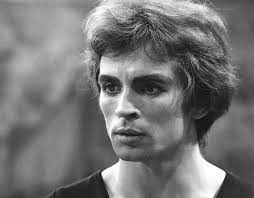 Rudolf nureyev, un rebelde que sacó al bailarín del segundo plano y se convirtió en ícono pop. Oper Tanz 2013 01 Portrait Zum 20 Todestag Von Rudolf Nurejew Von Birgit A Rother