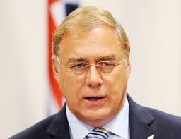 Mapp backs defence force after rash of bad news