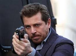 Claudio gioè e carmelo galati leggono l'articolo colpevoli, colpevoli! Claudio Gioe L Altro Montalbano Detective Per Caso Nella Fiction Makari Corriere It