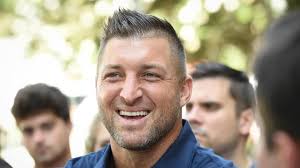 Let's go pre-Saban. Who are the three best linebackers in Alabama history?  We were asked by Daniel Moore Art to help select the prints that will be  featured in the 2026 calendar —