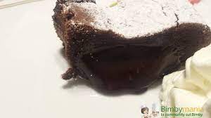 Per verificare la cottura interna del dolce, aprite il forno e infilzate la torta al cioccolato con uno stuzzicadenti, verificando se resta della pastella cruda su di esso. Ciambella Dal Cuore Morbido Bimby Ricette Bimby Tm31 Tm5