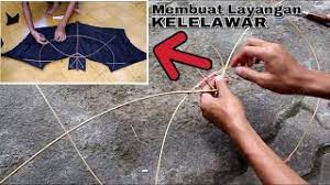 Garis bawah sepanjang 27 cm dan berakhir 3 75 cm lebih tinggi dari titik awalnya. Membuat Layangan Kelelawar Bukal Batman Versi Kecil Youtube