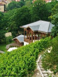 Meenabagh homes are a confusion of tradition and modernity. Architecture And Design Of The Indian Hills Himachal Homes Happho