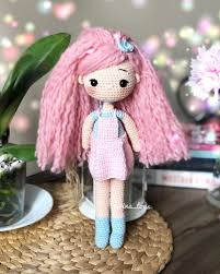 Gunaydin Herkese Yeni Renklerle Daisy Bahar Tadinda Olmamis Mi Sizce De Aslinda Oreli Cok Oldu Ama Pa Crochet Dolls Crochet Doll Tutorial Amigurumi Doll