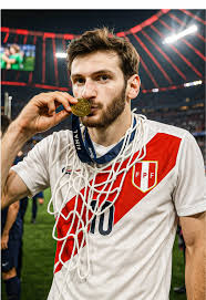 ¿Khvicha Kvaratsjelia es realmente peruano en el fútbol?