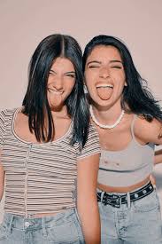 Charli D Amelio And Dixie D Amelio Tiktok Fotos Wallpapers Em 2020 Famosos